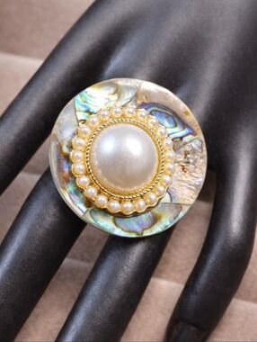 Vintage 80s Round Abalone & Gold Accent Statement Ring - Iridescent